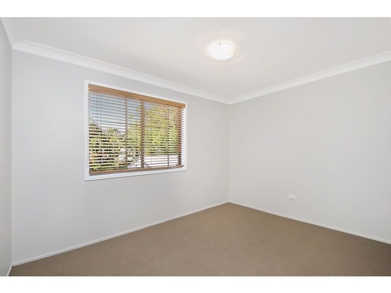 2/168 Whiting Street, Labrador QLD 4215