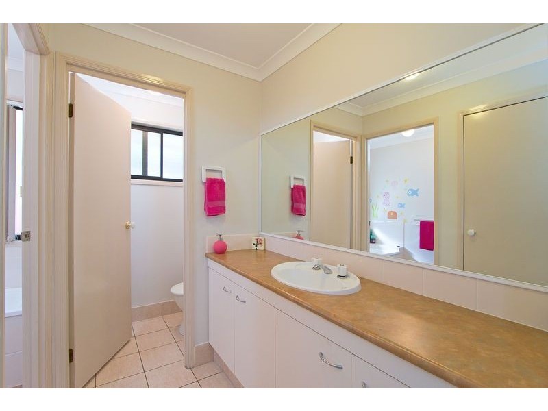 16 Bedford Crescent, Mudgeeraba QLD 4213