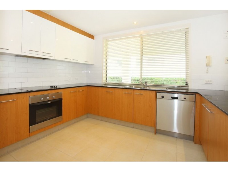 138 Easthill Drive, Robina QLD 4226