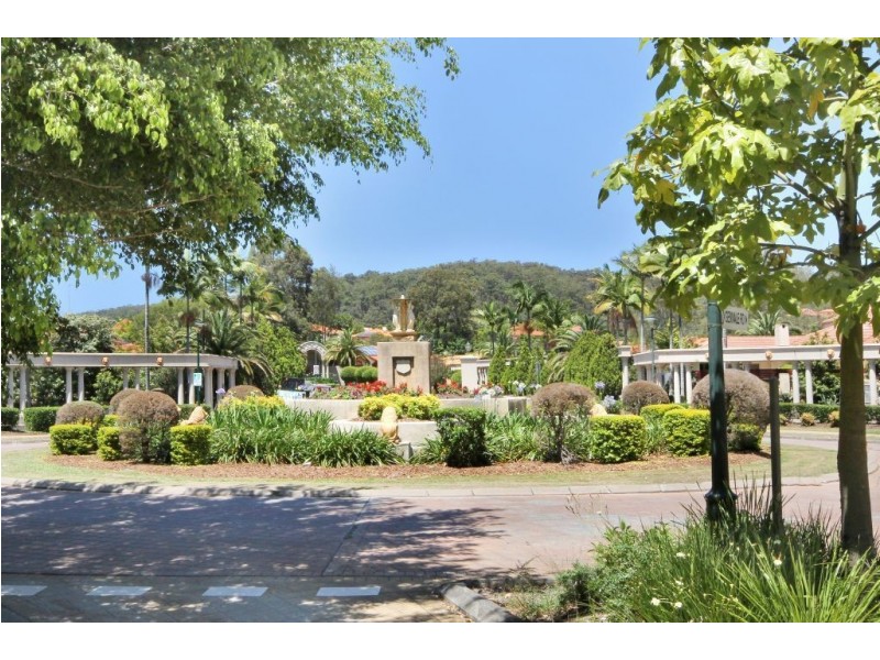 8 Whiltshire Drive, Mudgeeraba QLD 4213