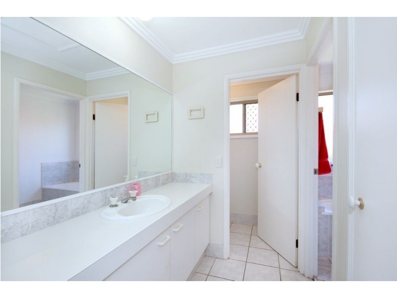 8 Whiltshire Drive, Mudgeeraba QLD 4213