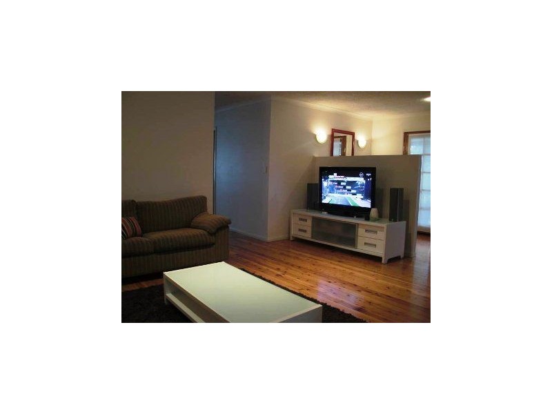 11 Ewan Street, Southport QLD 4215