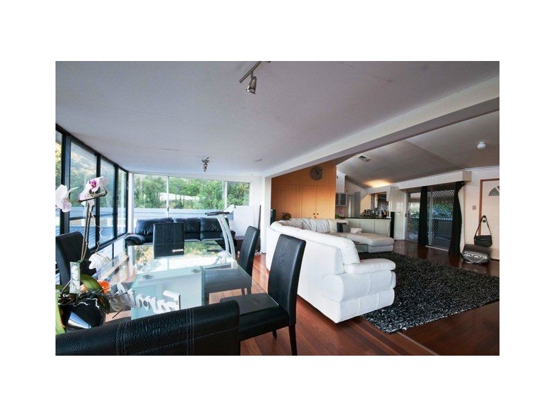 24 Glenrowan Drive, Tallai QLD 4213