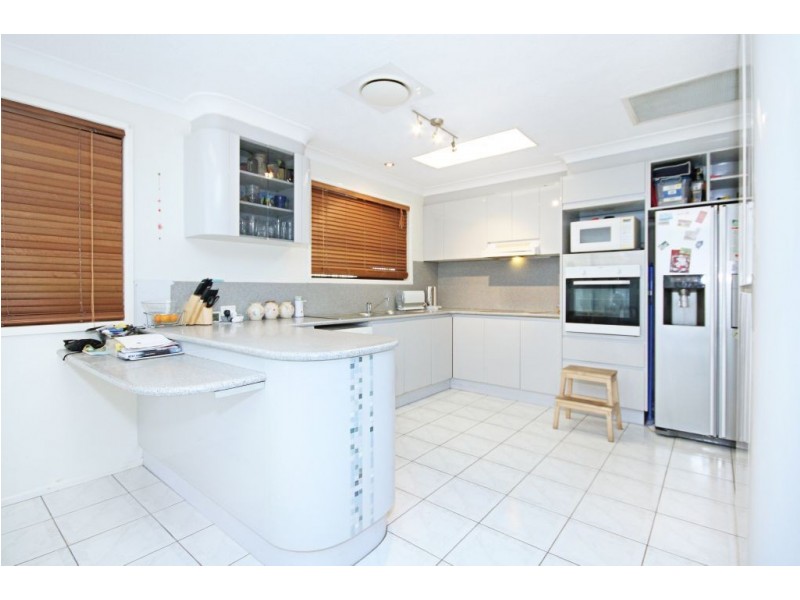 5 Falcon Court, Burleigh Waters QLD 4220