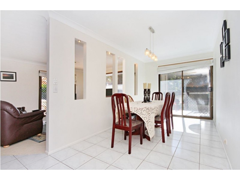 5 Falcon Court, Burleigh Waters QLD 4220