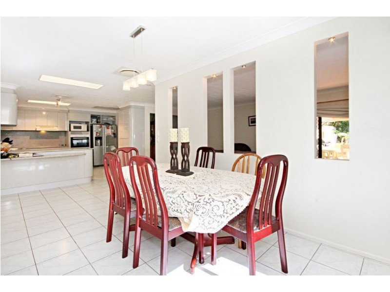 5 Falcon Court, Burleigh Waters QLD 4220