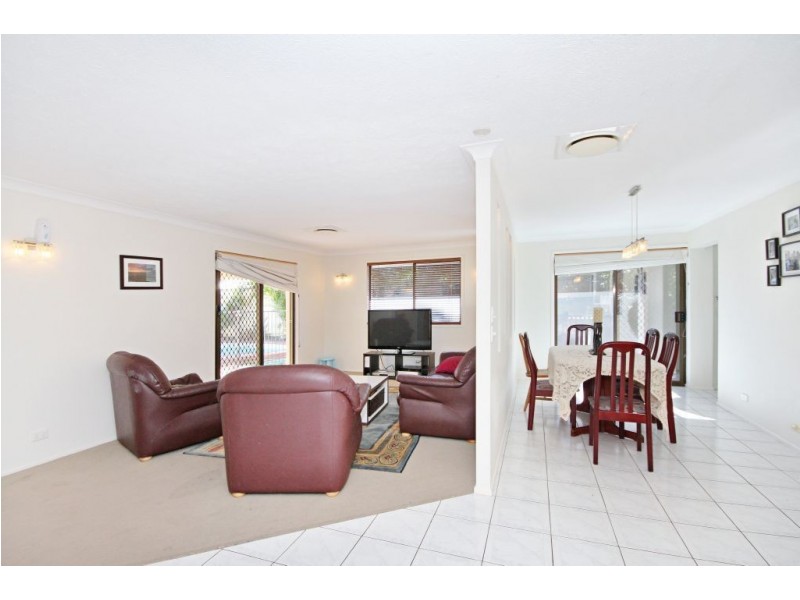 5 Falcon Court, Burleigh Waters QLD 4220