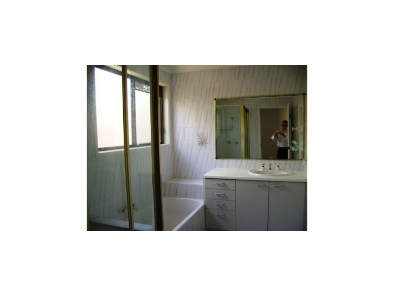 2/152 The Esplanade, Paradise Point QLD 4216