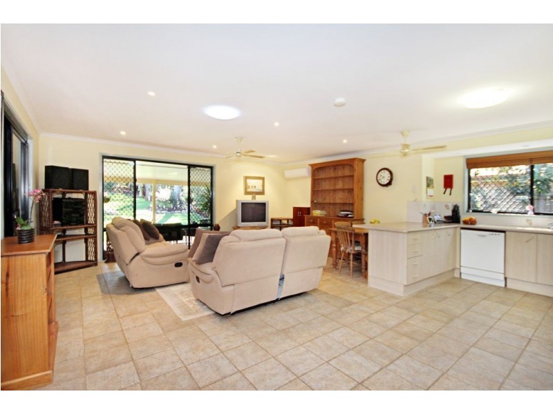 98 Gardenia Drive, Bonogin QLD 4213