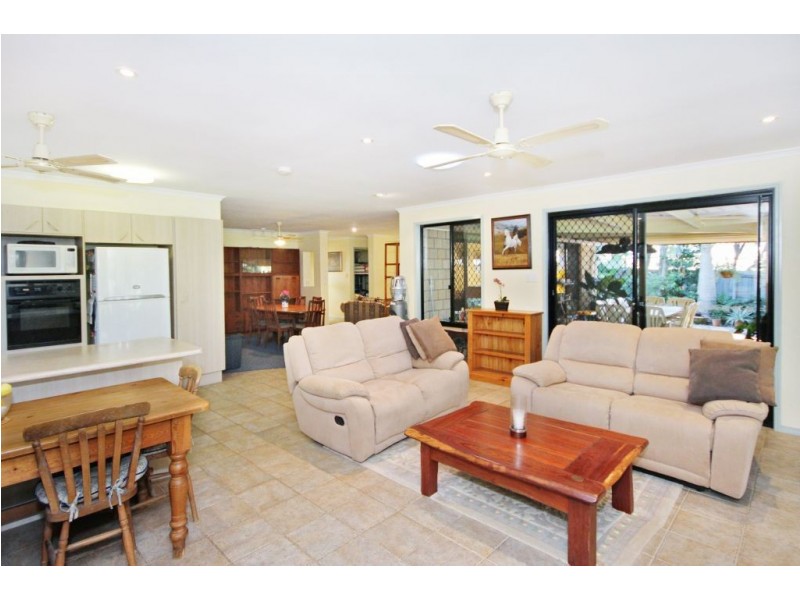 98 Gardenia Drive, Bonogin QLD 4213