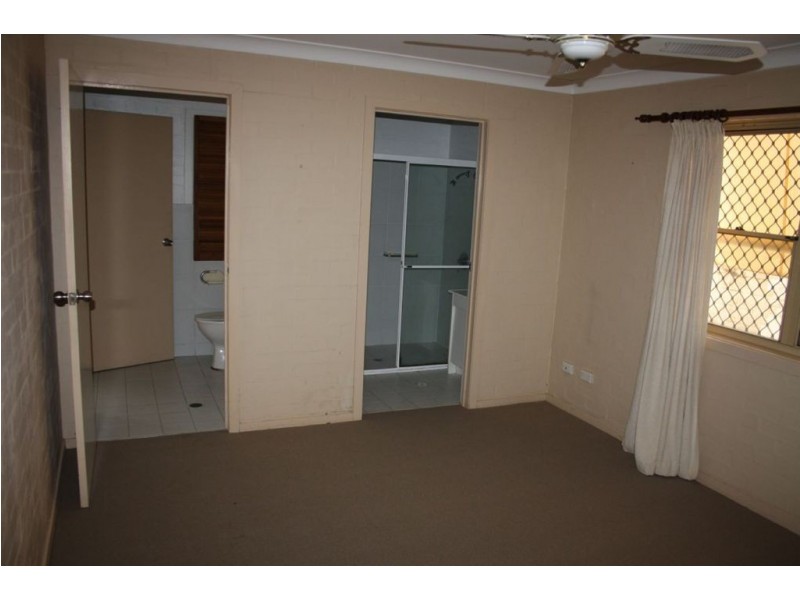 33 Armrick Ave, Broadbeach QLD 4218