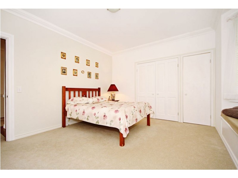 14 Fairy Wren Ct, Bonogin QLD 4213