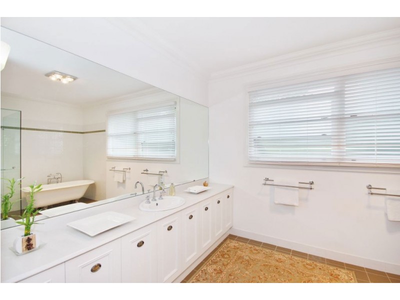 14 Fairy Wren Ct, Bonogin QLD 4213