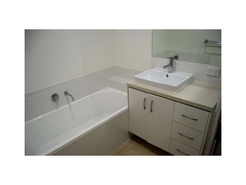 1/32 Marks Drive, Varsity Lakes QLD 4227