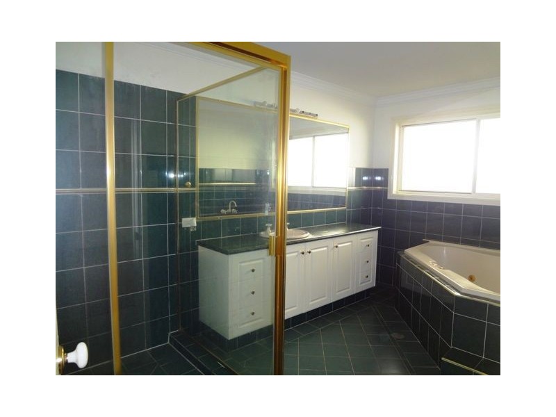 8 Flindersia Court, Reedy Creek QLD 4227