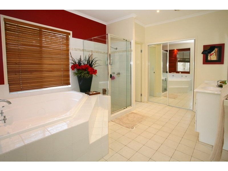 15 Glider Court, Bonogin QLD 4213