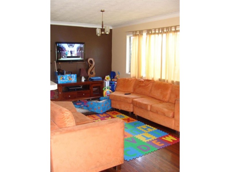 11 Nevinia Street, Labrador QLD 4215