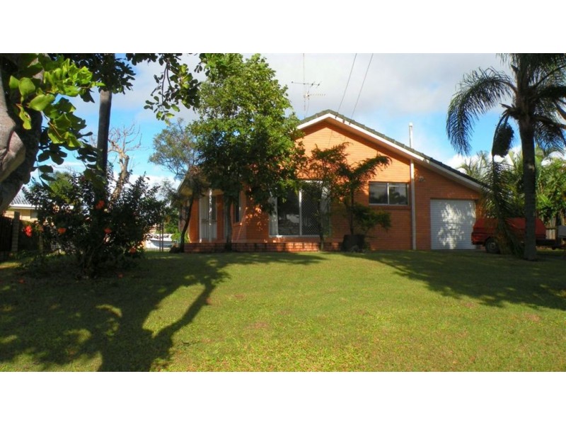 12 Aroona Drive, Broadbeach Waters QLD 4218