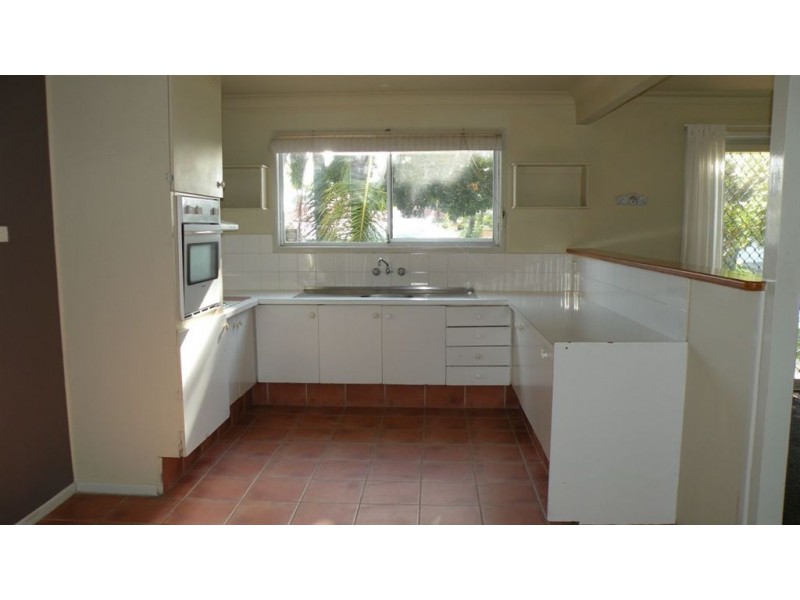 12 Aroona Drive, Broadbeach Waters QLD 4218