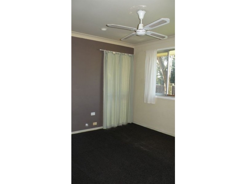 12 Aroona Drive, Broadbeach Waters QLD 4218