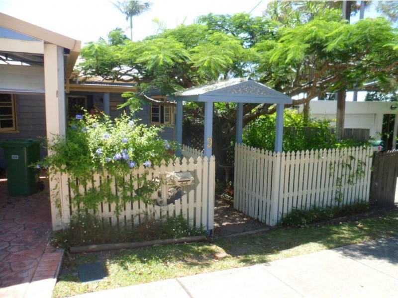 9 Kerr Avenue, Southport QLD 4215