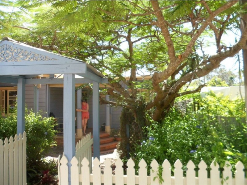 9 Kerr Avenue, Southport QLD 4215