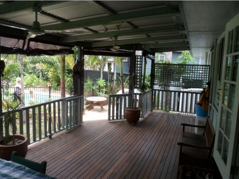 22 Mole Avenue, Southport QLD 4215