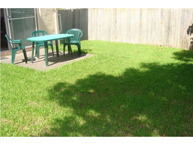 3/117 Eugaree Street, Southport QLD 4215