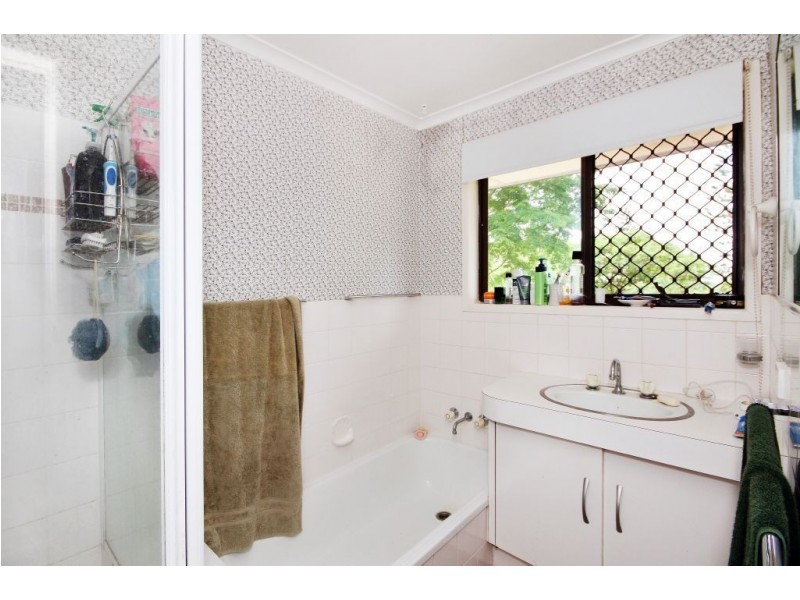 10 Jerrob Court, Carrara QLD 4211