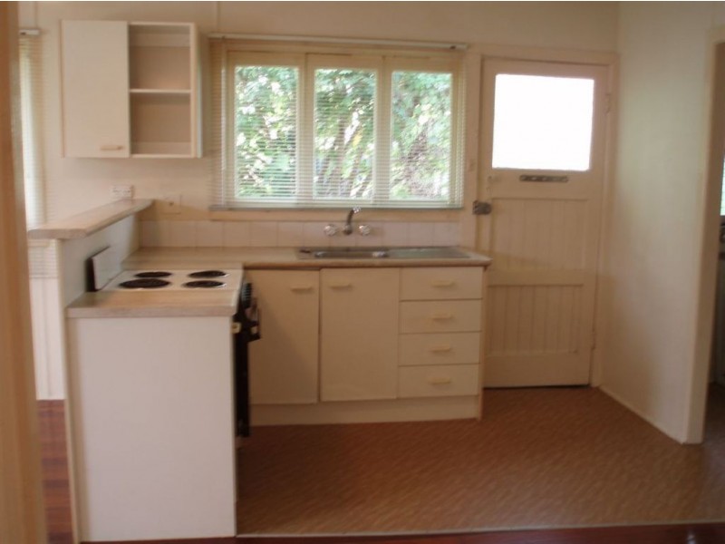 1/82 Eugaree Street, Southport QLD 4215