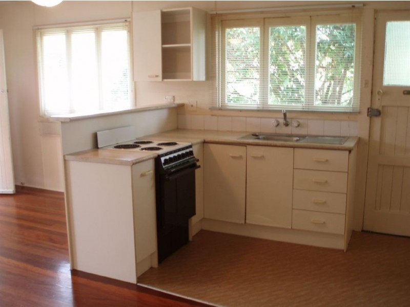 1/82 Eugaree Street, Southport QLD 4215