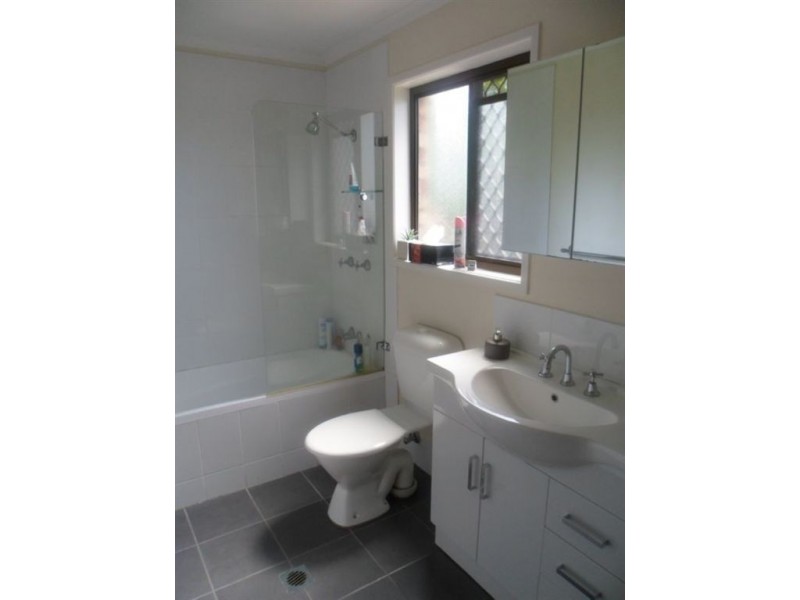 1 Moura Rd, Worongary QLD 4213