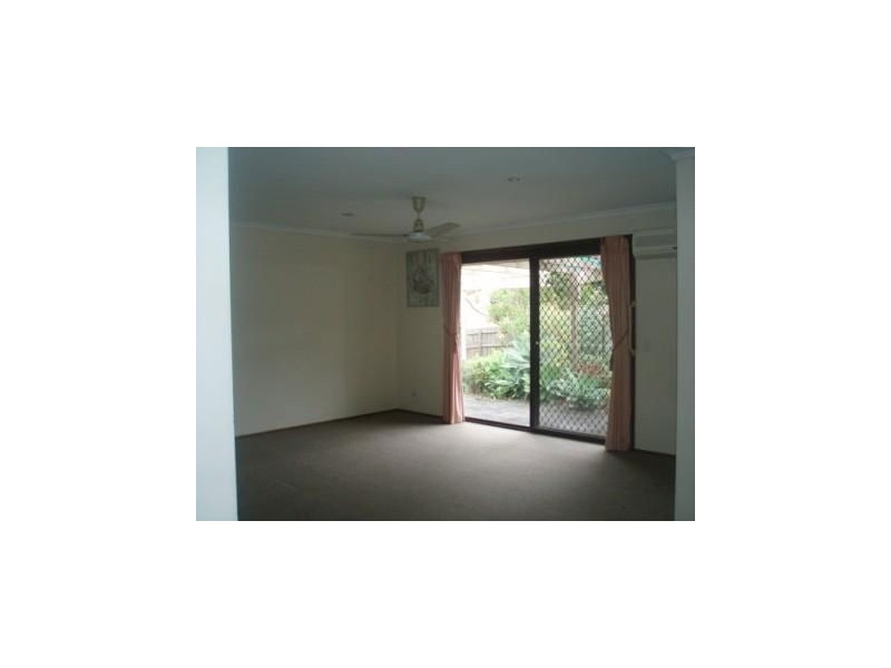 2/9 Botanical Drive, Labrador QLD 4215