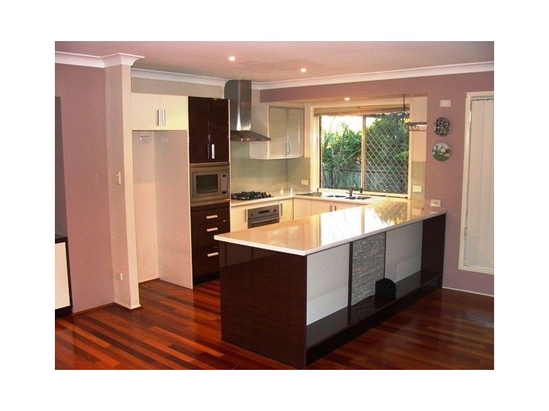 2/1 Jacqueline Ave, Labrador QLD 4215