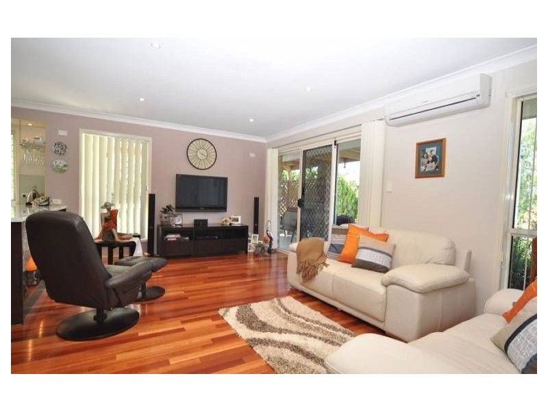 2/1 Jacqueline Ave, Labrador QLD 4215