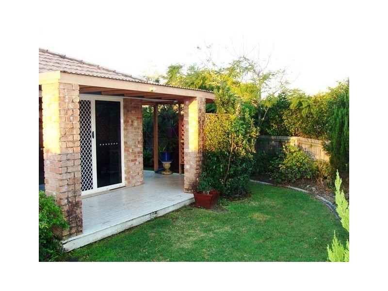2/1 Jacqueline Ave, Labrador QLD 4215