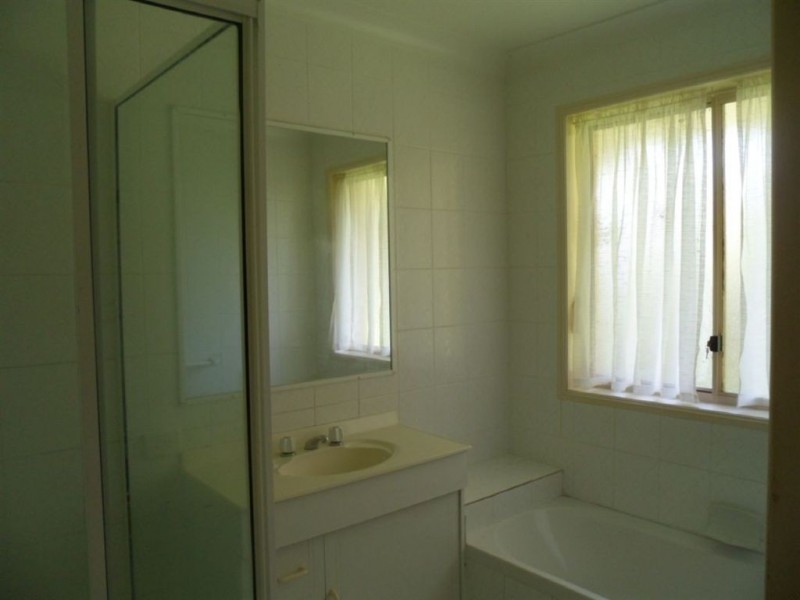 1 Amulla Dr, Mudgeeraba QLD 4213