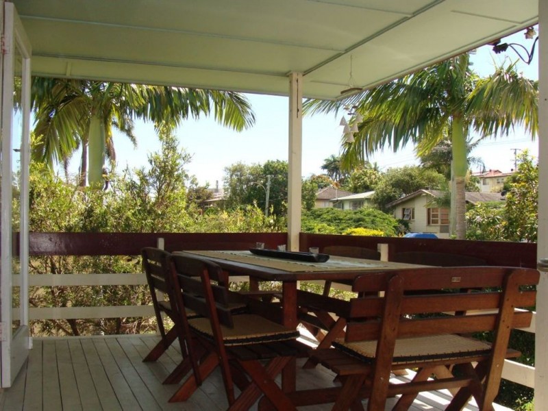 17 Mabel Ave, Southport QLD 4215