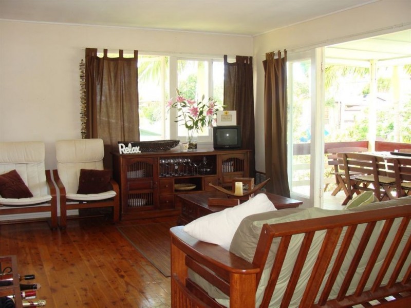 17 Mabel Ave, Southport QLD 4215