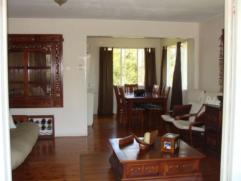 17 Mabel Ave, Southport QLD 4215