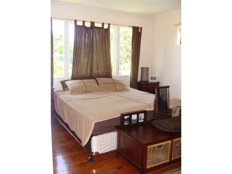 17 Mabel Ave, Southport QLD 4215