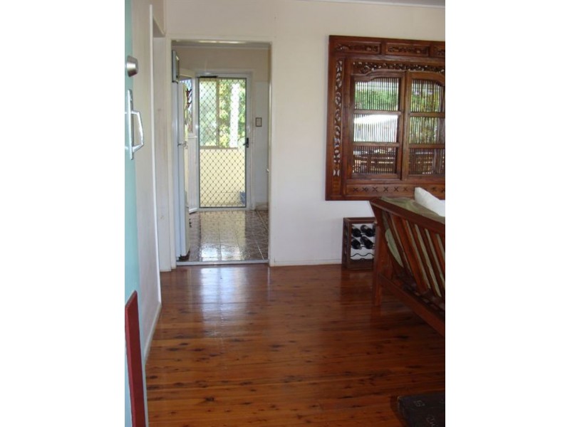 17 Mabel Ave, Southport QLD 4215