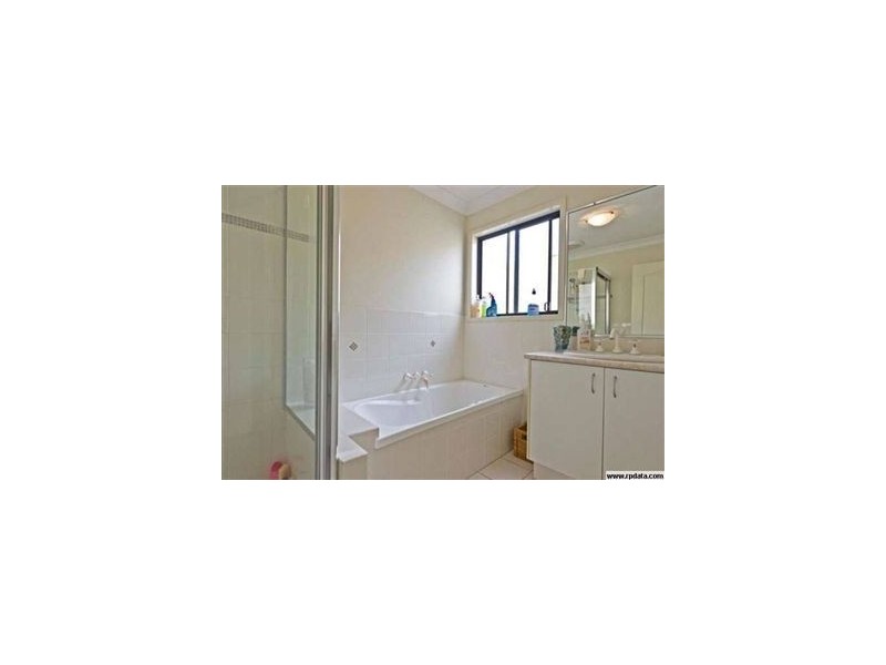 3 Katie Crt, Arundel QLD 4214