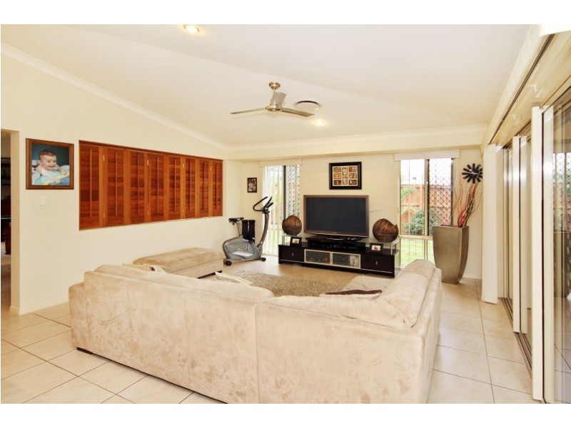 4 McLachlan Avenue, Mudgeeraba QLD 4213