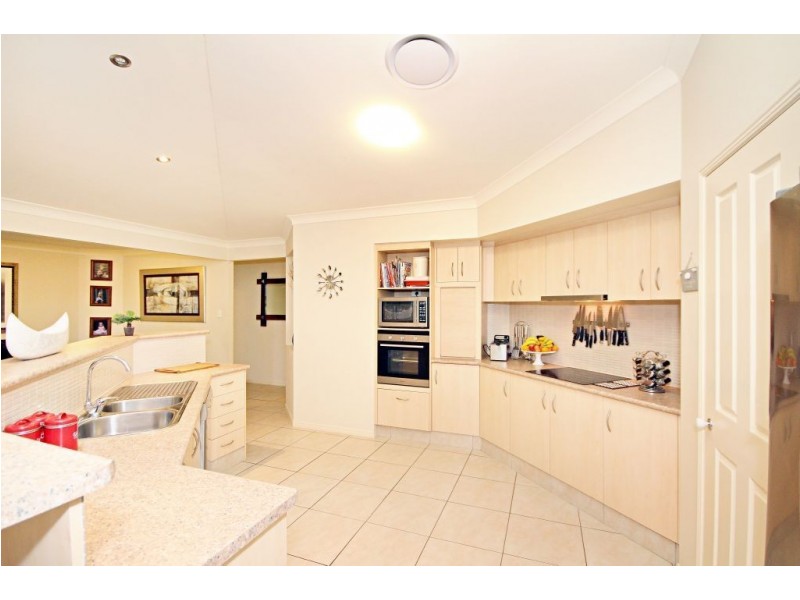 4 McLachlan Avenue, Mudgeeraba QLD 4213