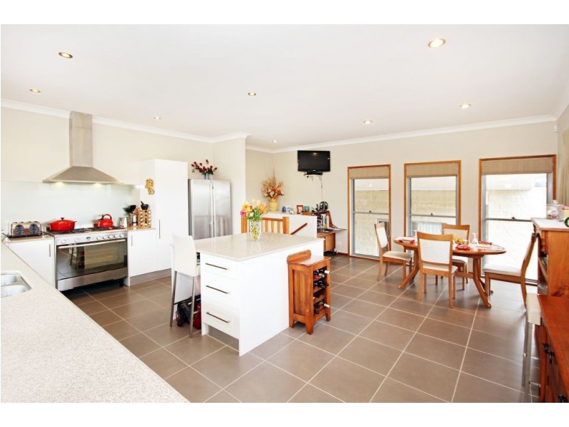 23 Emerson Drive, Bonogin QLD 4213