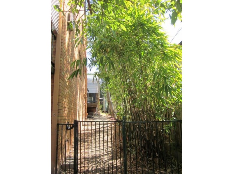 2/7A Government Road, Labrador QLD 4215