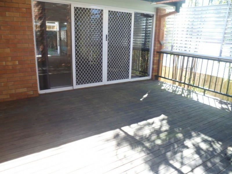 2/7A Government Road, Labrador QLD 4215