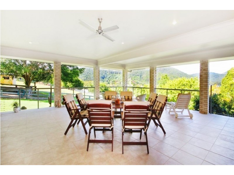 385 Bonogin Road, Bonogin QLD 4213