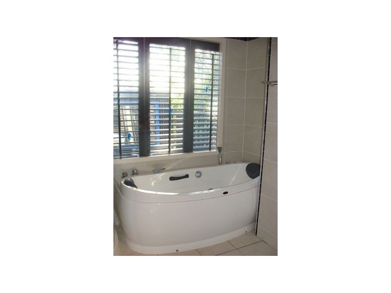 25 Eileen Street, Southport QLD 4215